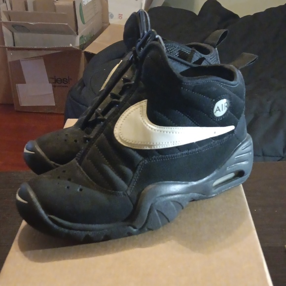 Nike Shake N' Destrukt Rare Black and White Sneakers SZ 6Y Womens SZ 7.5  EUC - Picture 2 of 10